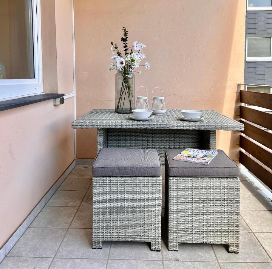 Sabe Apartment: Balcony + Free Parking + Netflix ヴッパータール エクステリア 写真